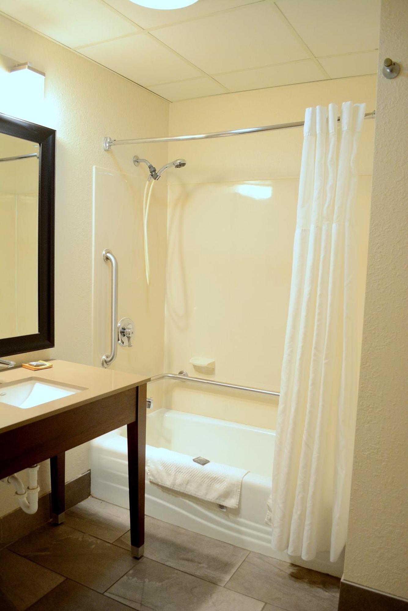 Country Inn & Suites By Radisson, Port Clinton, Oh Bilik gambar